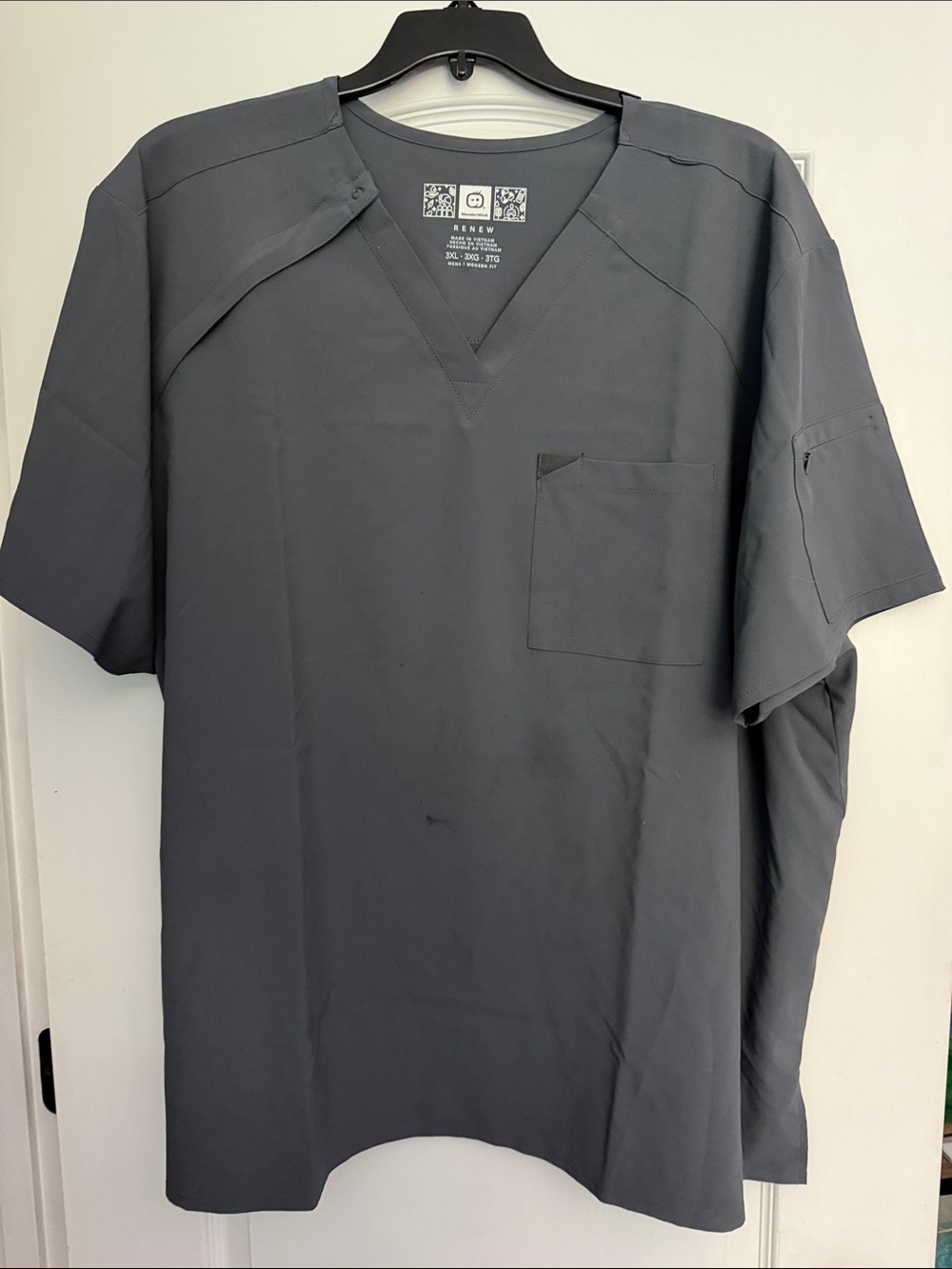 WonderWink Men's V-Neck Scrub Top in Gray